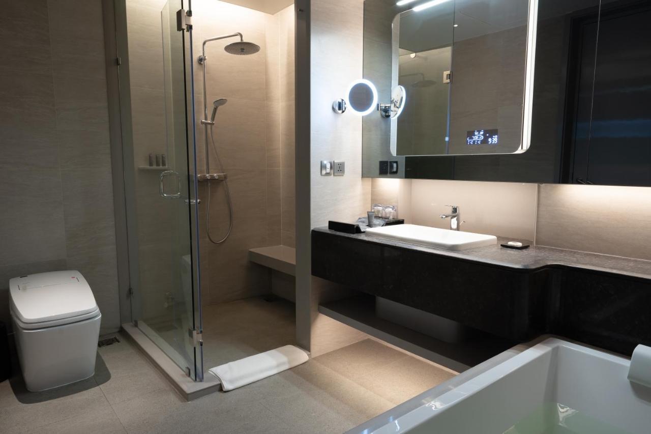 Grande Centre Point Space 芭達亞 外观 照片 A shower cubicle