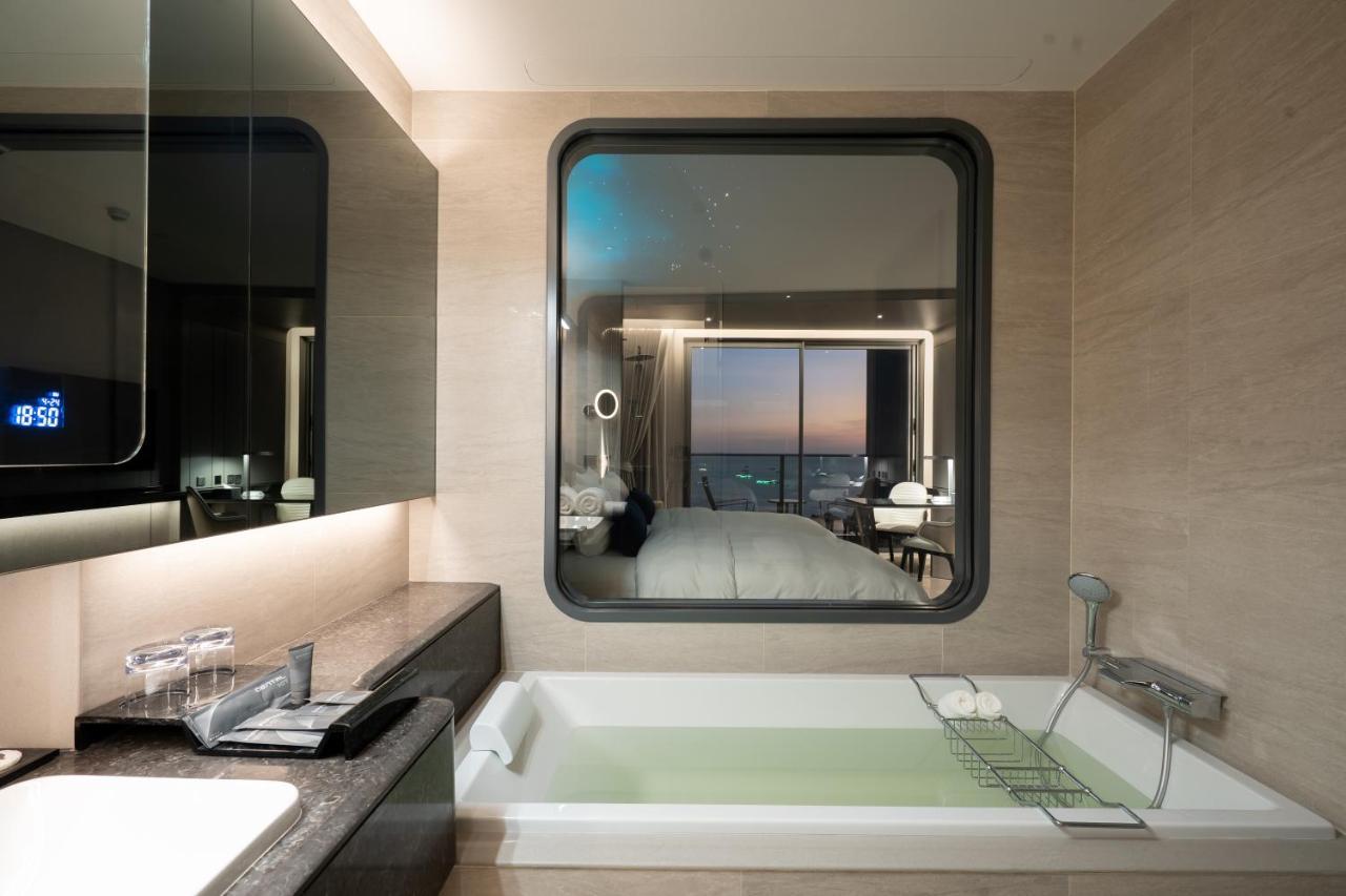 Grande Centre Point Space 芭達亞 外观 照片 Bathroom