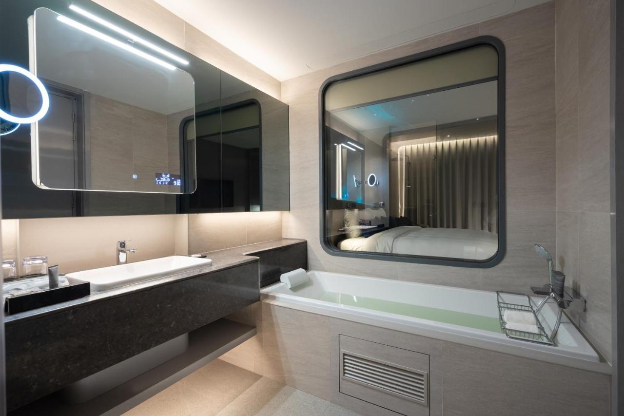 Grande Centre Point Space 芭達亞 外观 照片 Bathroom