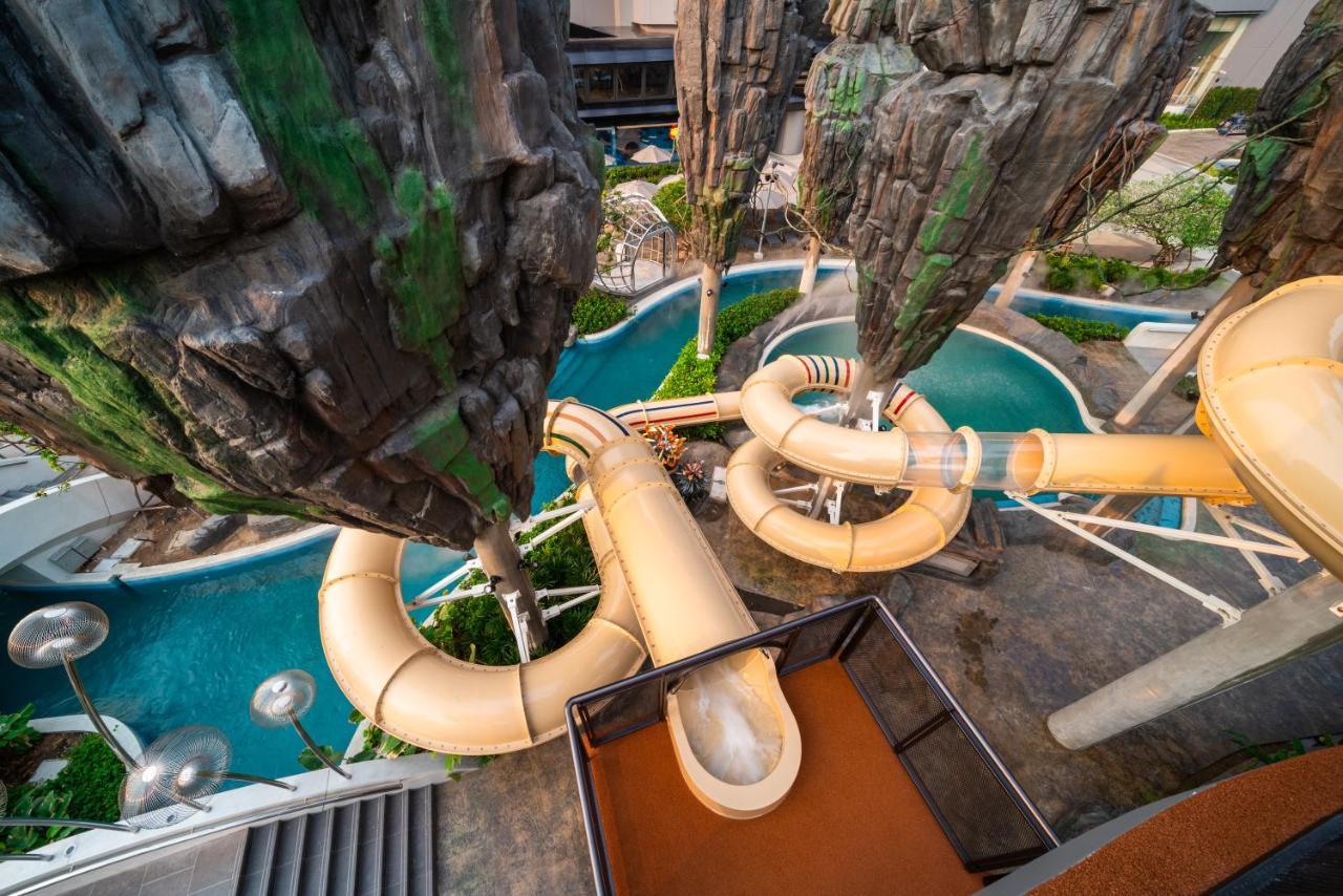 Grande Centre Point Space 芭達亞 外观 照片 Water slides at Splash Jungle Water Park